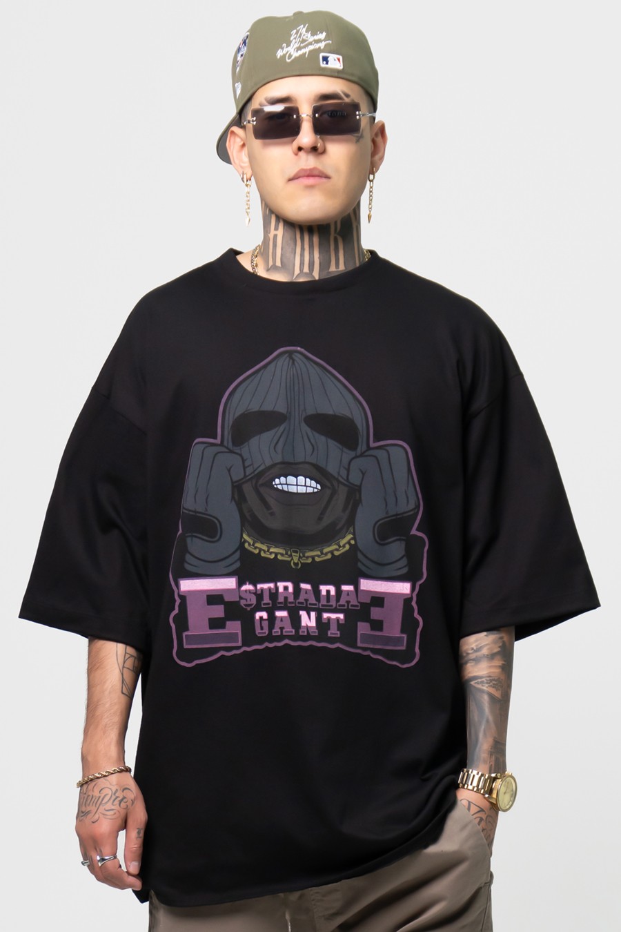 PLAYERA NEGRA OVERSIZE,...